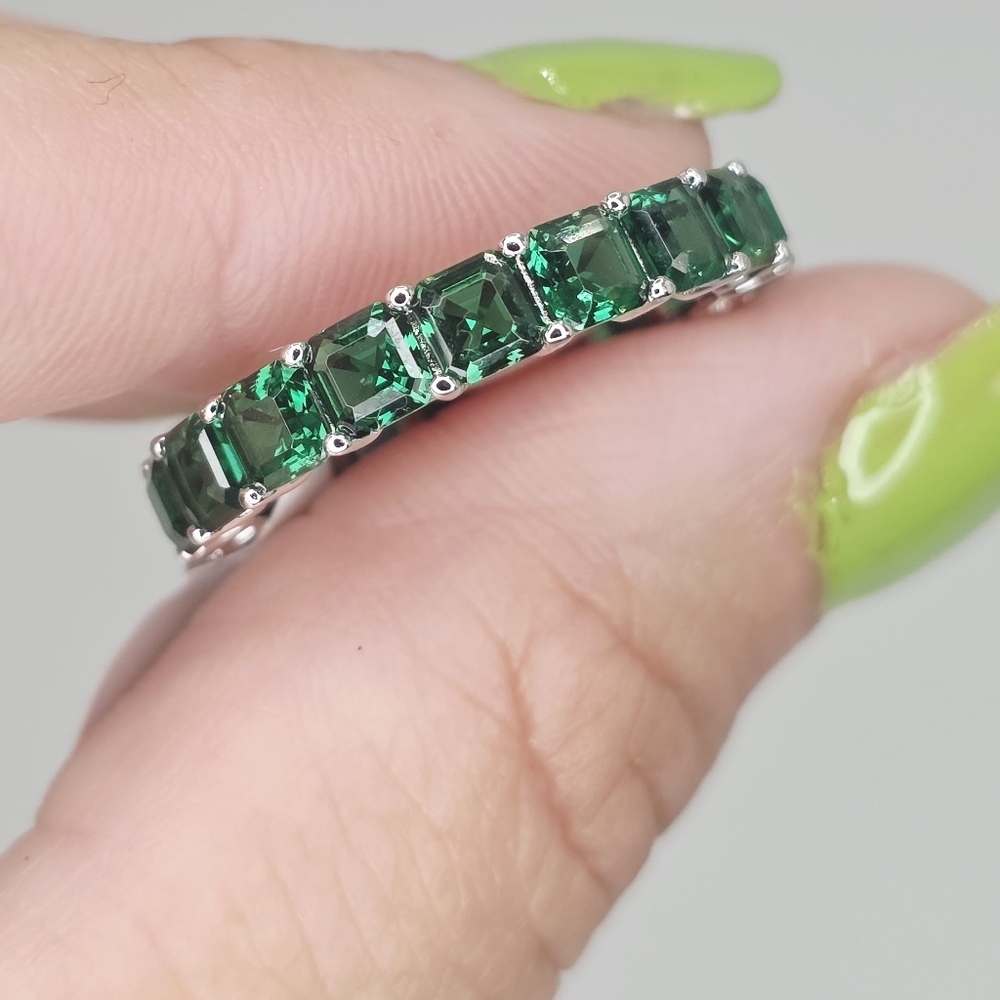 10.20cttw 4mm Emerald Nano Silver Ring
